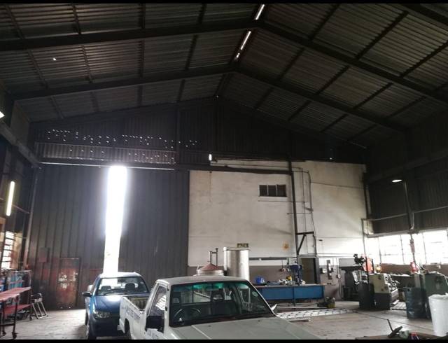 1,200M² WAREHOUSE FOR SALE IN MALVERN EAST